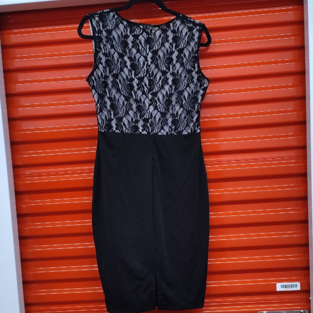 Elegant Black Lace Dress - Picture 2 of 2
